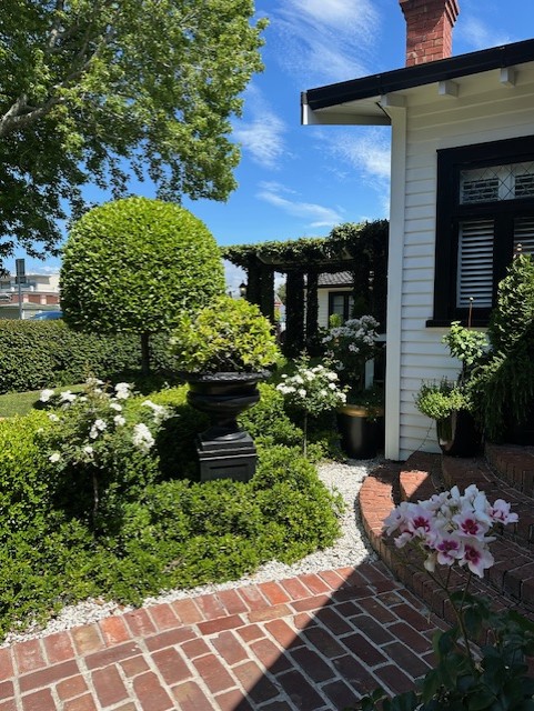 Full House Accommodation Tauranga beach couple